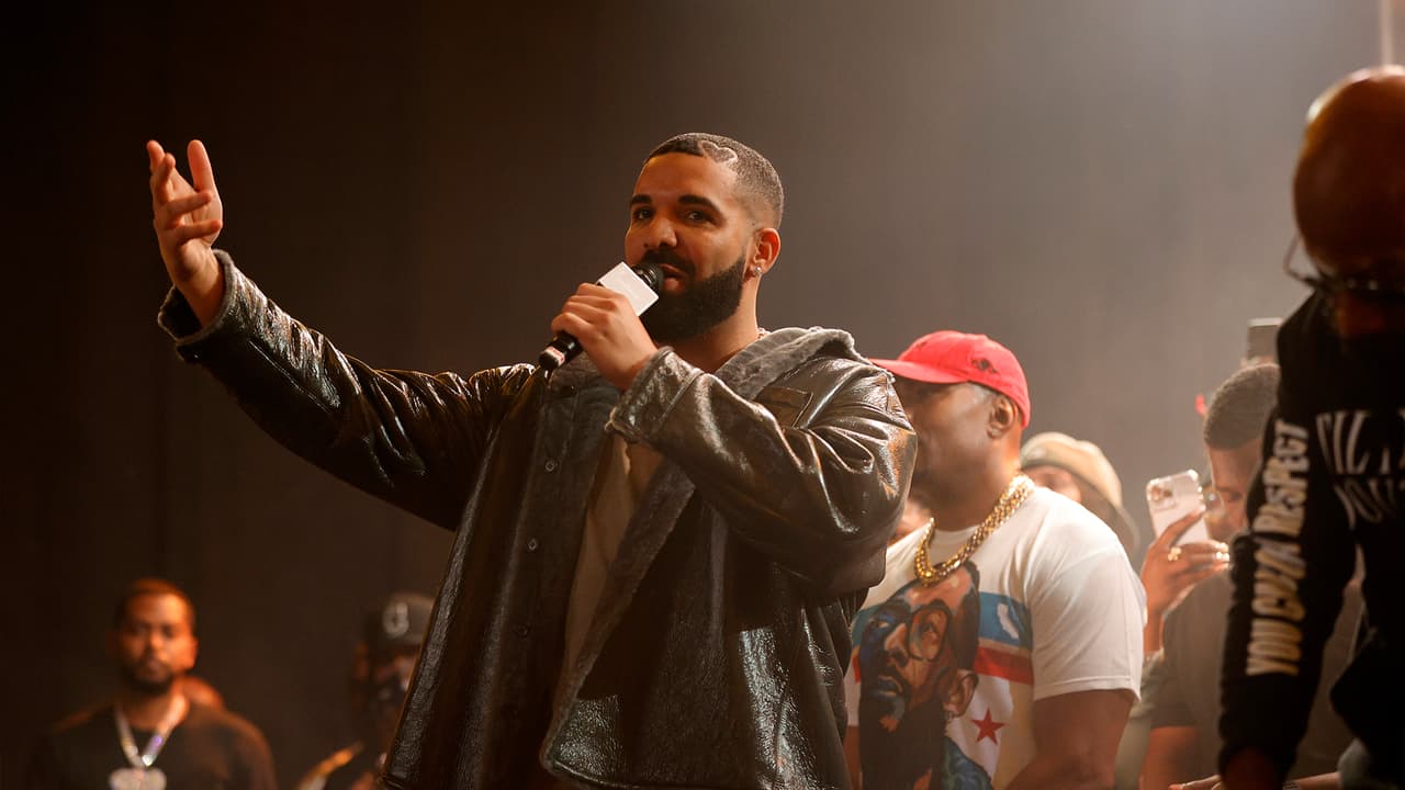 "Mi corazón está roto por las familias y amigos de quienes perdieron la vida y por todos los que están sufriendo", continuó diciendo.