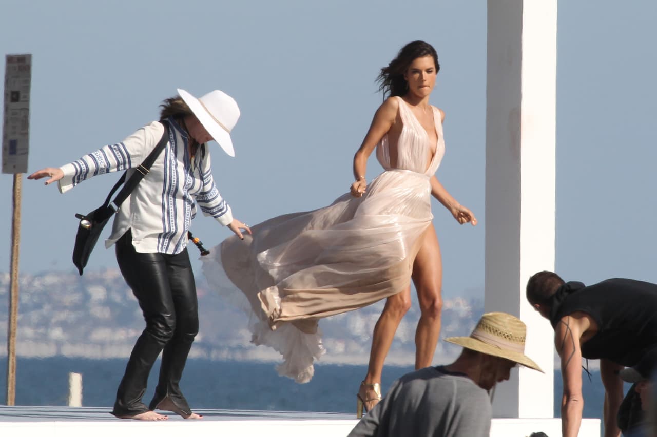 Le hicieron varios retoques para continuar con la sesión.