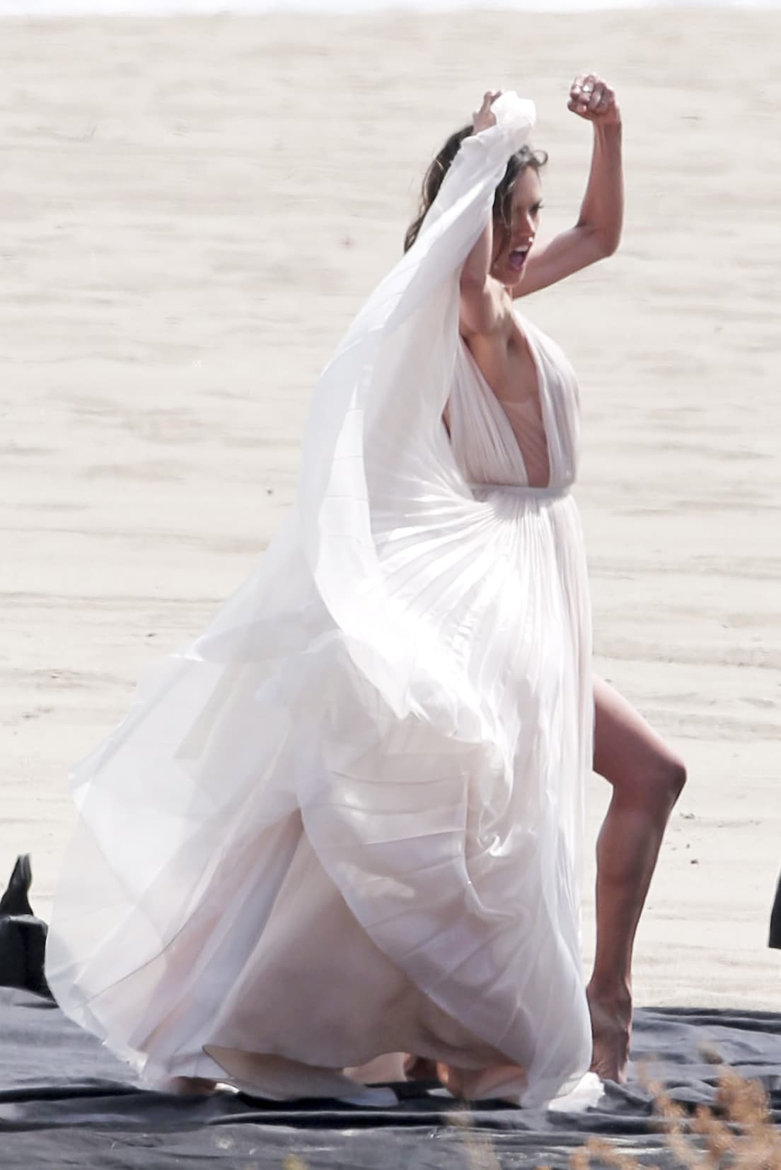 Y es que se trata de la promoción de su nuevo perfume, "Ale".