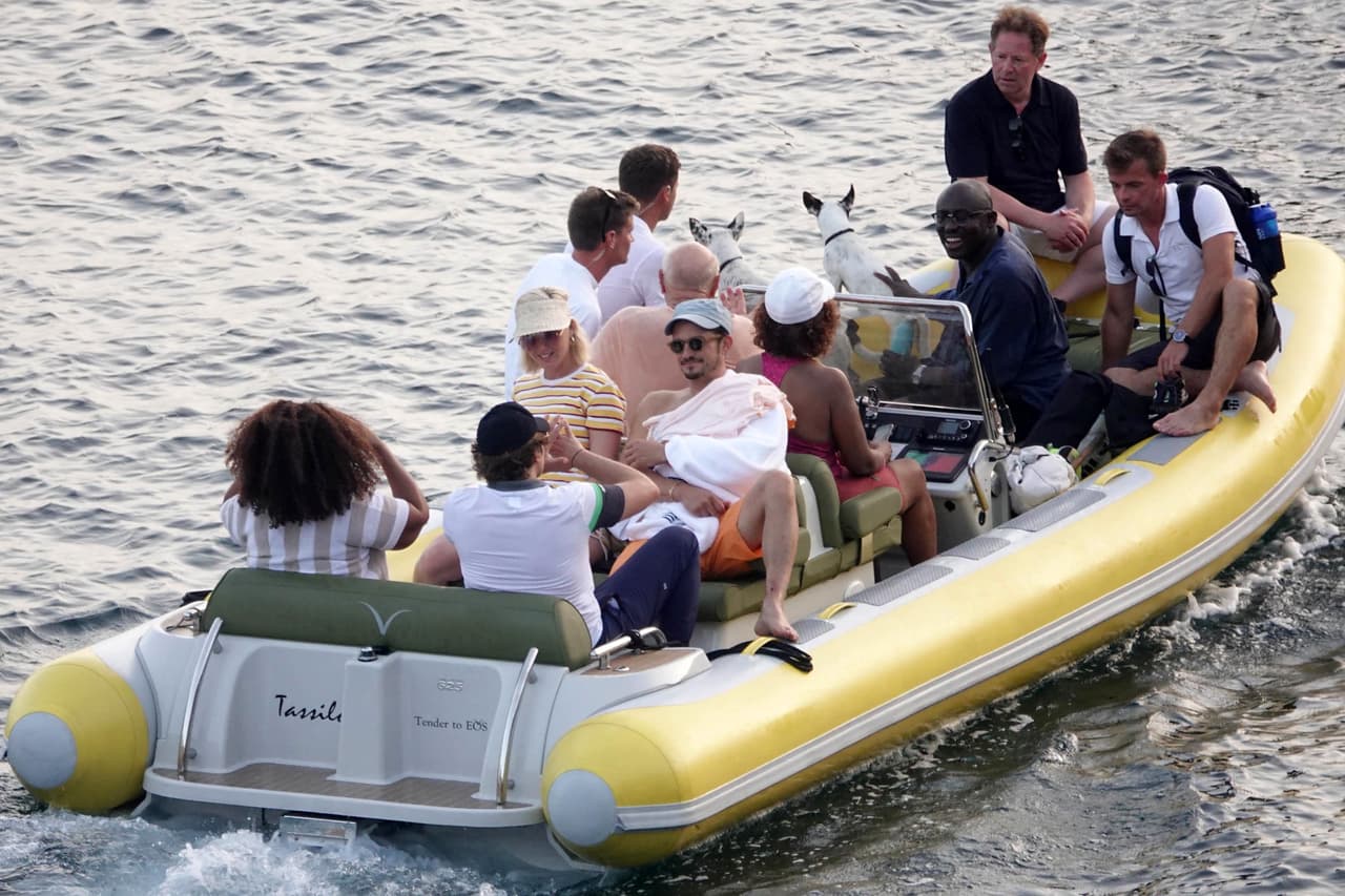 De acuerdo con Daily Mail, el yate en el que se transportaron las celebridades de Hollywood el fin de semana, tiene un valor de 200 millones de dólares y es propiedad del reconocido empresario Barry Diller.