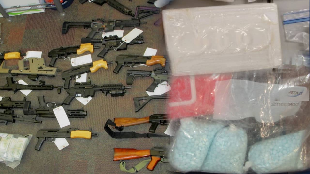 <a href="https://www.facebook.com/PhoenixPolice/posts/5655758117832722" target="_blank">Estas son las imágenes del operativo cerca de la avenida 47 y Olive en Phoenix. </a>
<br>