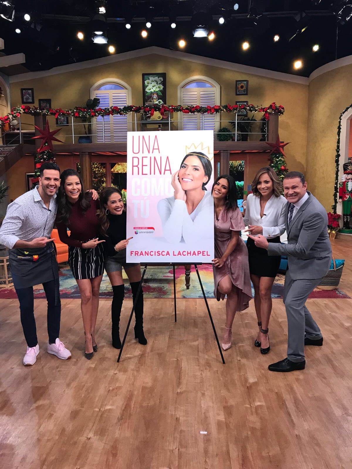 Alan Tacher prometió comprarlo, él esta listo para leer la historia de su amiga y compañera.