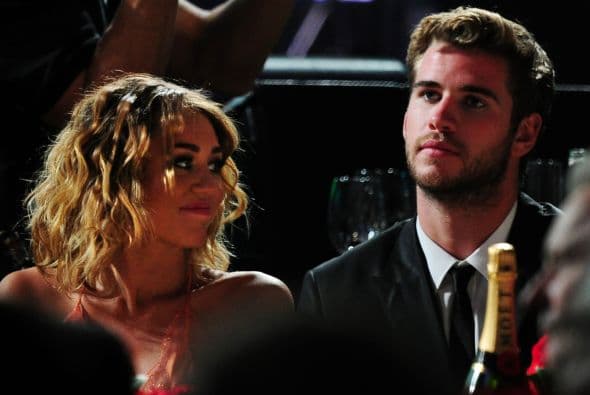 La cantante 
<b>Miley Cyrus </b>y el actor australiano 
<b>Liam Hemsworth</b> se comprometieron, pero la intérprete de 'Wrecking Ball' canceló los planes de boda tras enterarse de la infidelidad de su prometido. Cada uno tomó su rumbo, pero el año pasado se reconciliaron y ya hay rumores de boda nuevamente.