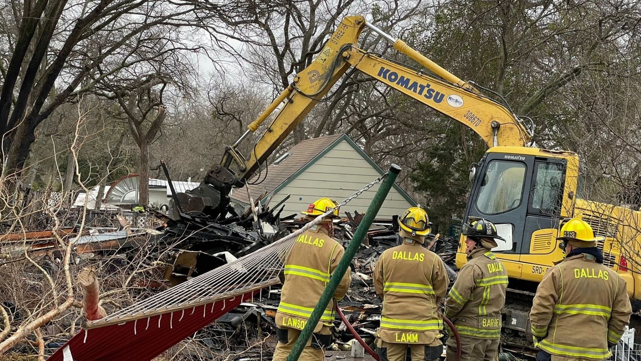 Una familia se va de viaje, su casa se incendia y ahora es demolida, esto al este de Dallas