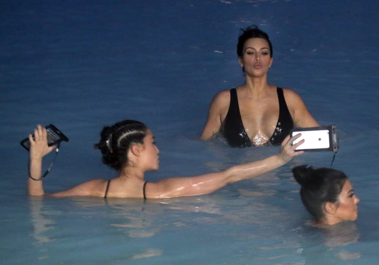 Dentro del agua siguieron las fotos.