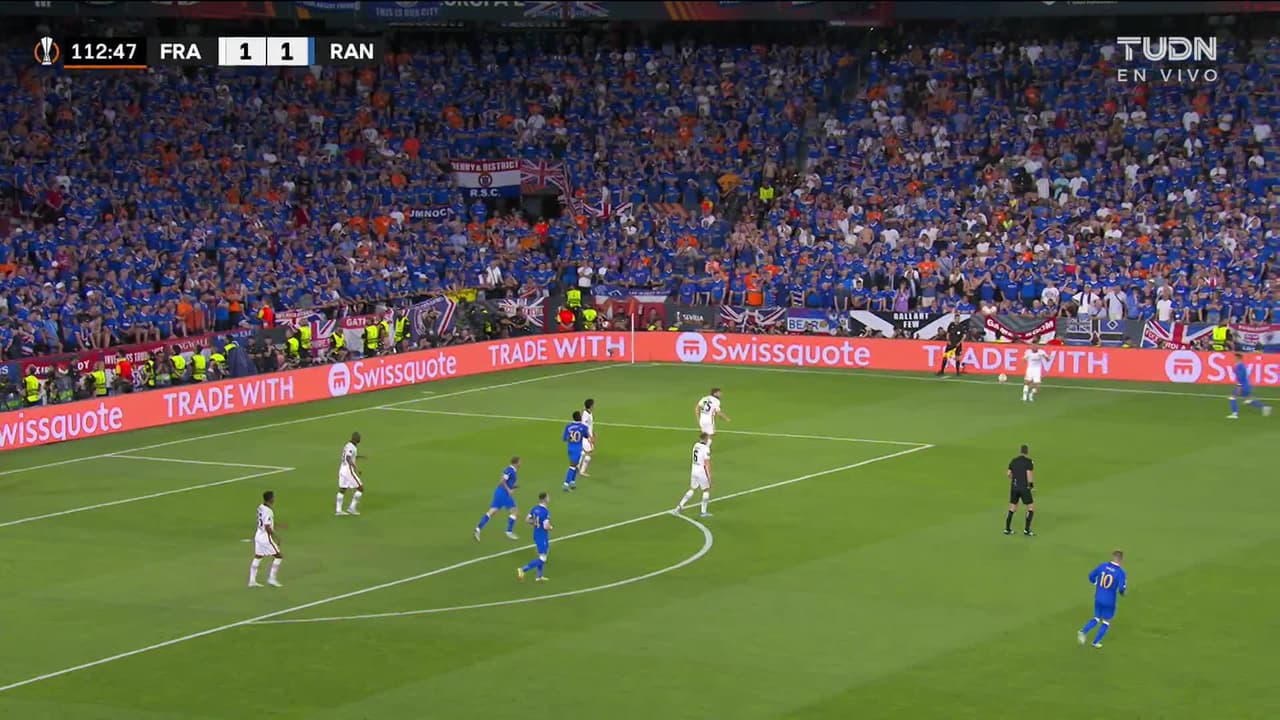 ¡TIRO ATAJADO! disparo por Ryan Kent.