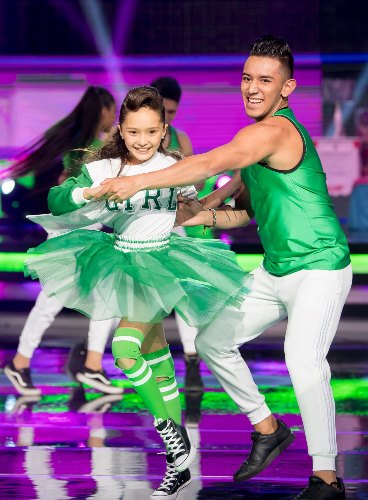 La bailarina de 'Mateo y los súper sabios' subió a la pista para bailar 'Arrasando', de Thalia.