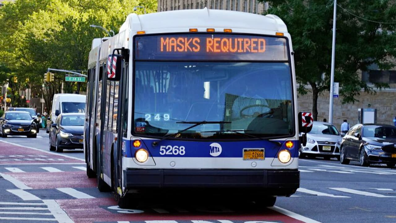La MTA busca instalar oficiales de policía en buses de la Ciudad de Nueva York