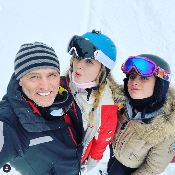 El protagonista de 'Pueblo chico infierno grande' tiene dos hijas más, fruto de su matrimonio con Maki: Mía y Azul, de 16 y 14 años respectivamente.