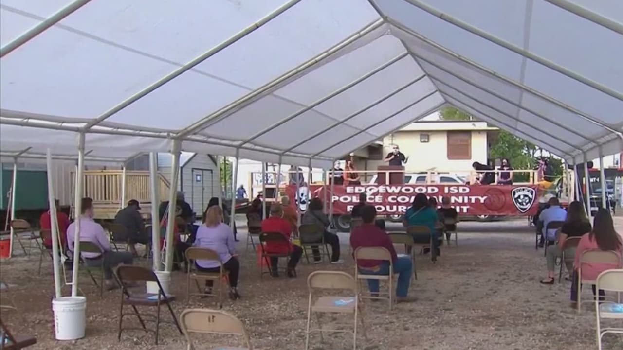 Edgewood ISD abre un centro comunitario para brindar apoyo médico, de comida e incluso de lavandería