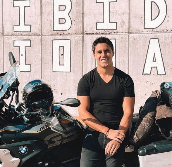 Además, desea incursionar en el ámbito musical, por lo que en entrevista con ‘Quien’ en noviembre confesó que 
<a href="https://www.univision.com/famosos/hijo-de-biby-gaytan-y-eduardo-capetillo-cantante-regional-mexicano-fotos">ya está preparando su debut en el género regional mexicano</a> y probablemente en 2022 lance sus primeras canciones.