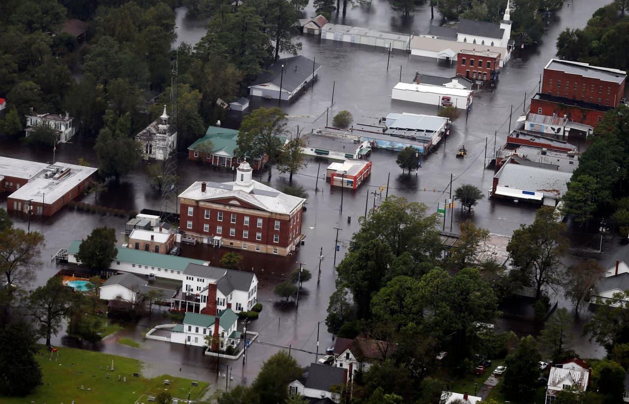 El paso de Florence inundó la ciudad de Trenton, a unas 25 millas al oeste de New Bend, Carolina del Norte.