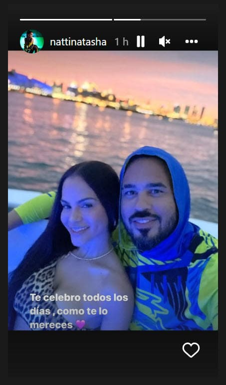 Desde el mundo exterior, Natti Natasha tampoco pasó desapercibido el cumpleaños del padre de su hija: "
<b>Te celebro todos los días</b>, como te lo mereces", escribió con esta foto, cuando él aún compartía el día a día con la dominicana. 
<br>