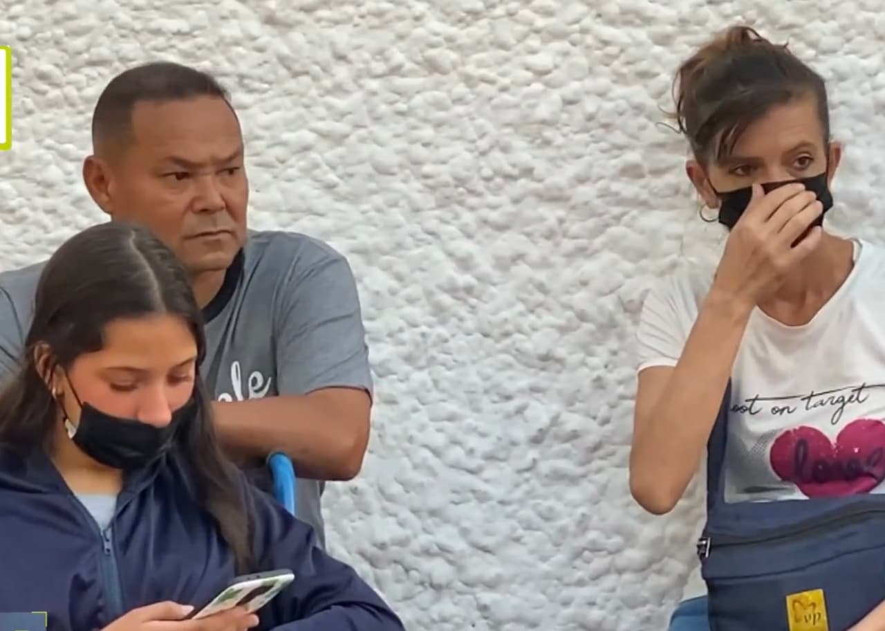 Da Silva recibió un balazo en la cara y su esposo, Douglas Calzadilla, en el pie. Ambos pudieron recuperarse con el tiempo, pero los dos sufrieron por la angustia que pasó su hija, quien quedó con un pulmón destrozado e imposibilitada de caminar.