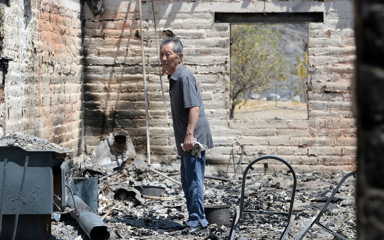 El señor Yo Chu Pak se encuentra en la lista de residentes del condado de San Bernardino que perdieron sus hogares a consecuencia del incendio 'Blue Cut'. Pak y su familia regresaron este lunes al sitio donde una vez estuvo el hogar que compartieron por 13 años.
