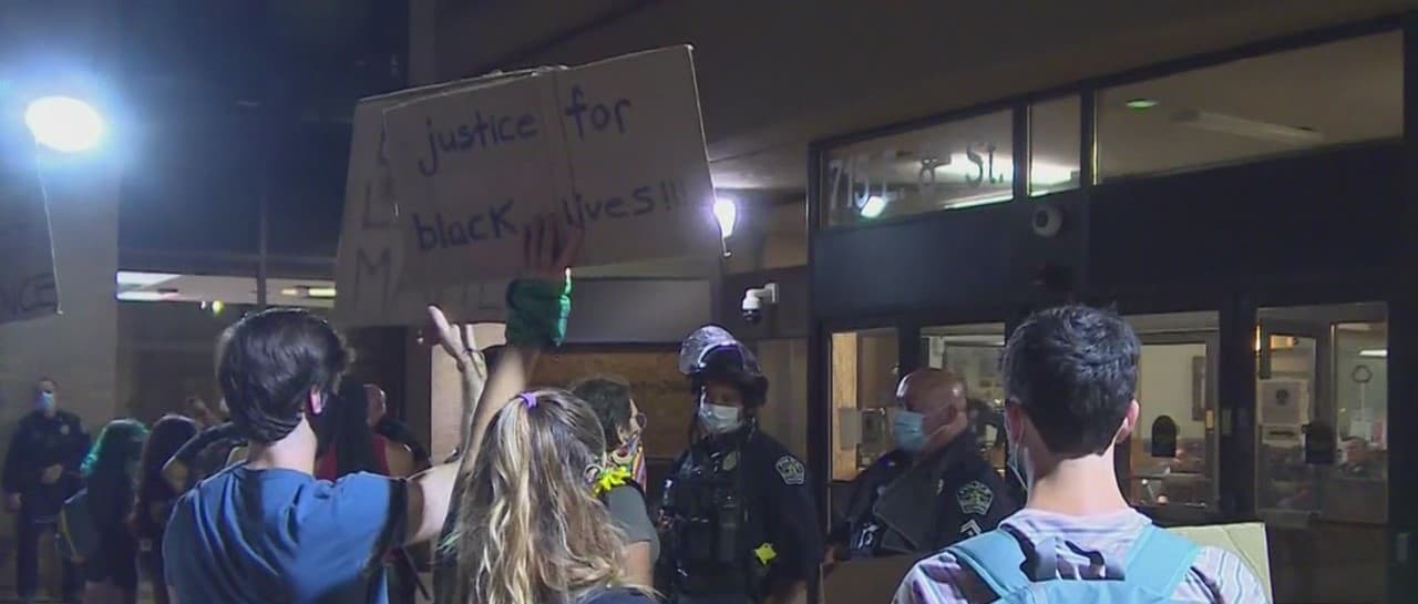 Este miércoles se cumplieron 13 días seguidos de manifestaciones en la capital texana.