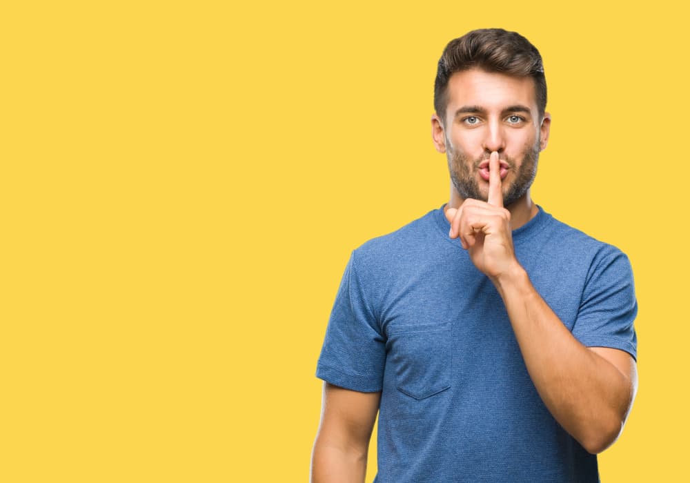 No obstante, se puede aprender de un Géminis lo bien (o mal) que saben comunicarse. Sí, pueden ser dispersos, superficiales o inconsistentes, pero también son elocuentes, ágiles, ingeniosos y al final te resaltan lo importante que es una buena comunicación entre una pareja. Llévalo a tu siguiente relación.