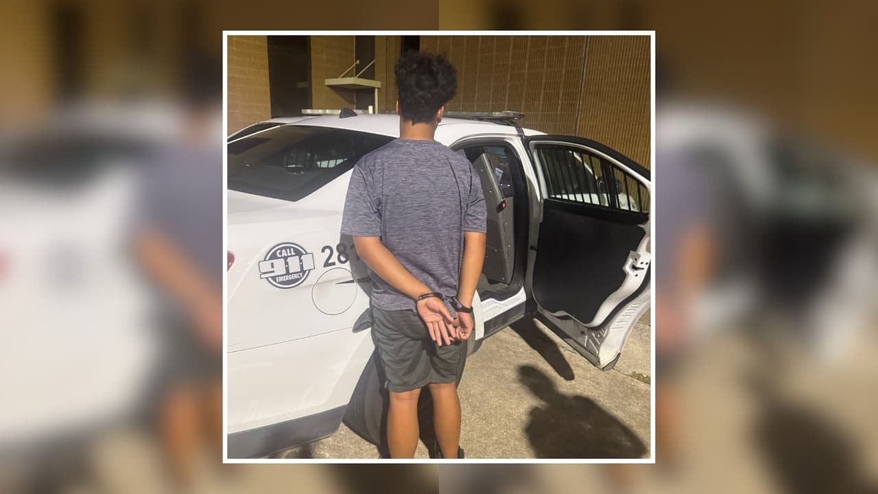 Adolescente de 17 años es arrestado tras amenazar con quemar la casa de sus propios padres en el condado Harris