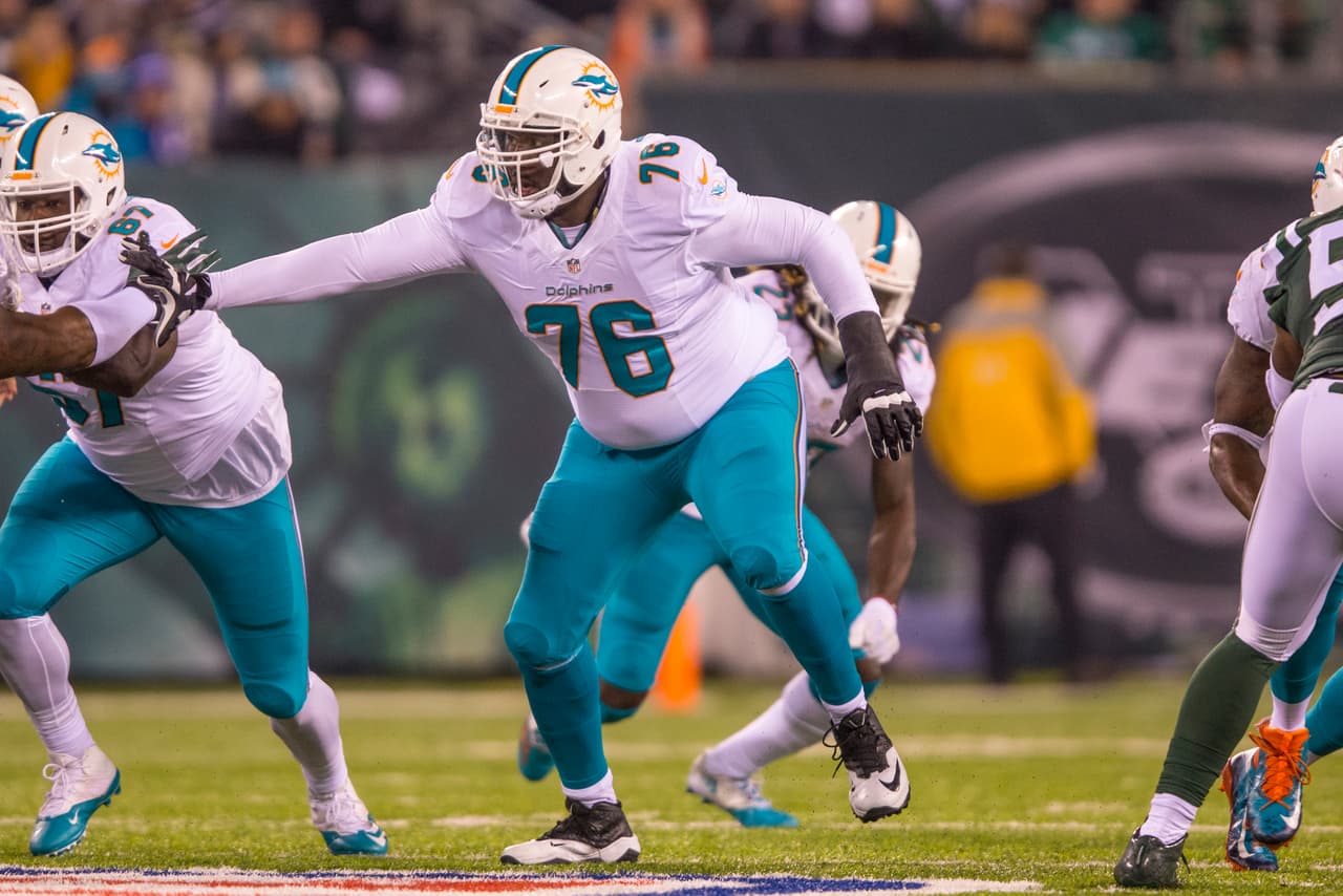 Miami Dolphins tackle Branden Albert (76) blocks during the game against the New York Jets, Saturday December 17, 2016, east Rutherford, NJ. The Dolphins defeated the Jets 34-13. (Al Tielemans via AP Images)