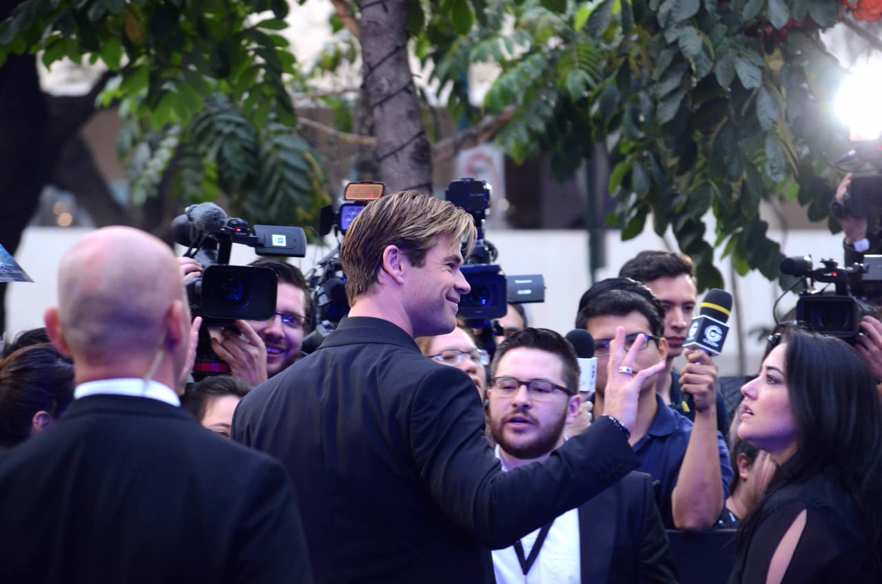 Pero no culpamos a la guanajuatense, ya que el galán australiano cautivó a otras celebridades esa noche.