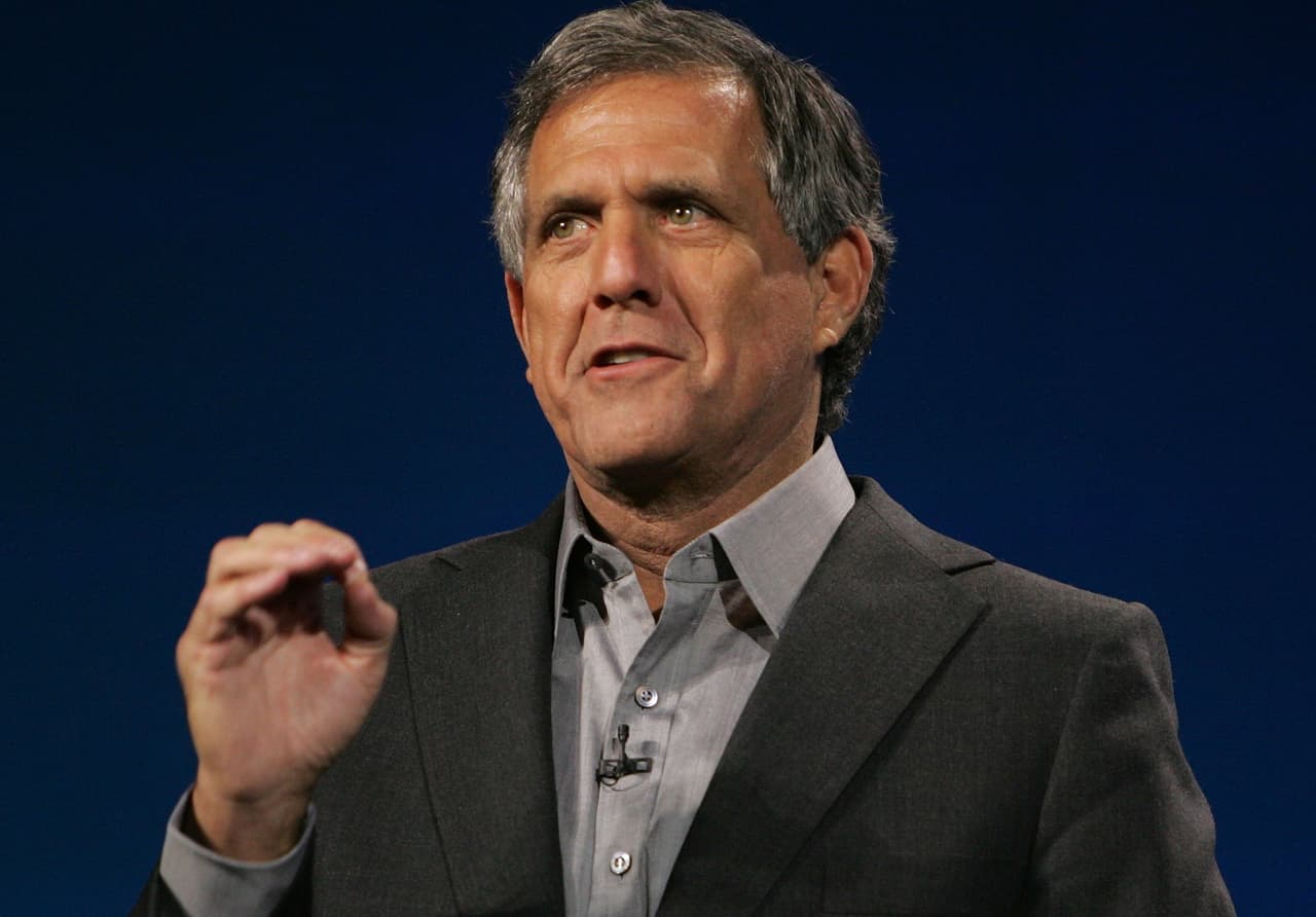 <b>7. Leslie Moonves (CBS). Salario y compensación anual (2016): $69,550,657.</b>
<br>Nació en Nueva York y tiene 67 años. Es presidente y CEO de la cadena televisiva CBS Corporation. Antes había codirigido operaciones de Viacom, parte de CBS hasta hace una década.