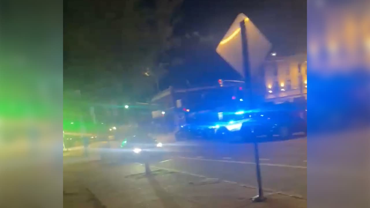 Hombres armados roban el auto a una mujer que se estacionaba en Lincoln Park