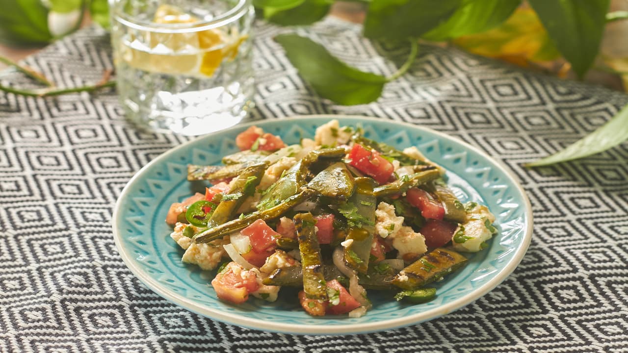 Nopales asados con queso panela
