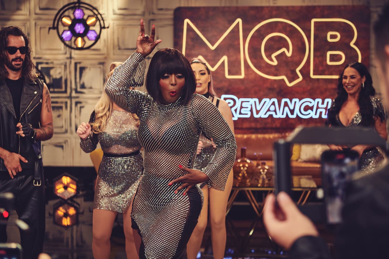 Nos percatamos que la adrenalina estaba al 100% todavía y seguían bailando. Amara 'La Negra' y su ritmo dominicano destacaron tras bambalinas.