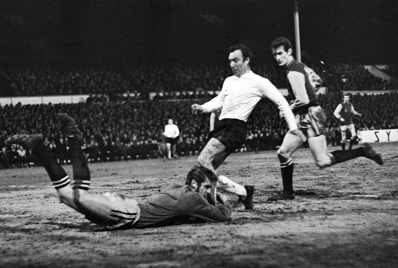 Accrington, Aston Villa, Blackburn, Bolton, Burnley, Derby County, Everton, Notts County, Preston, Stoke, WBA y los Wolves, fueron los clubes pioneros.