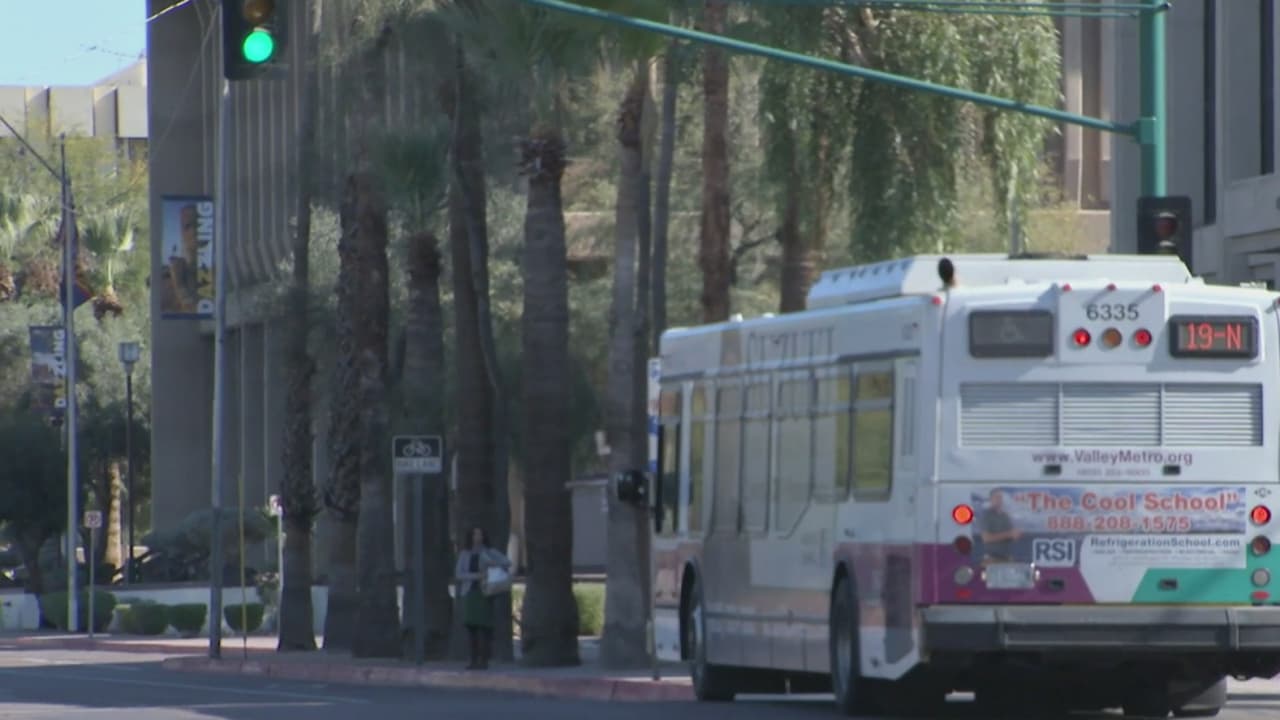Anuncian cambio de horarios del servicio de Valley Metro durante los días festivos
