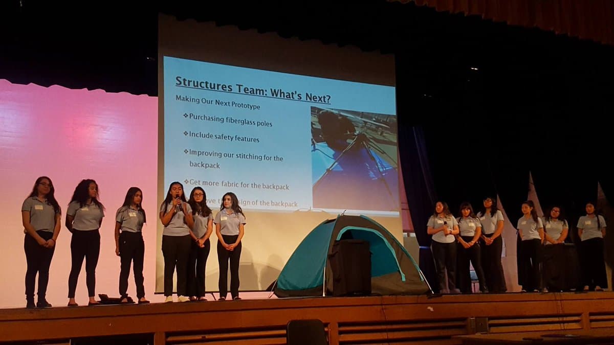 El 16 de junio las muchachas presentaron su invento en una conferencia de jóvenes inventores en el Massachusetts Institute of Technology (MIT) y resultaron ganadoras de una beca del
<a href="https://lemelson.mit.edu/"><u>Lemelson-MIT Program</u></a> que les permitirá seguir trabajando en el invento.