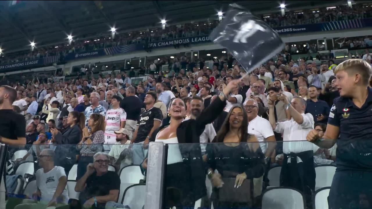 ¡GOL!  anota para Borussia Dortmund. Felix Nmecha