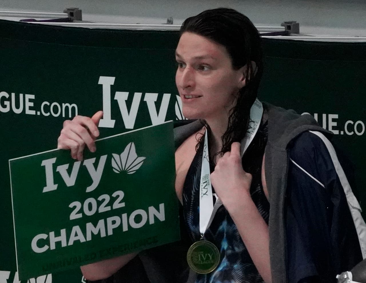 <b>Lia Thomas</b> ha sido objeto de una enorme cantidad de cobertura mediática ya que sus logros atléticos encendieron un acalorado debate sobre la
<b> inclusión de atletas transgénero en los deportes femeninos</b>.