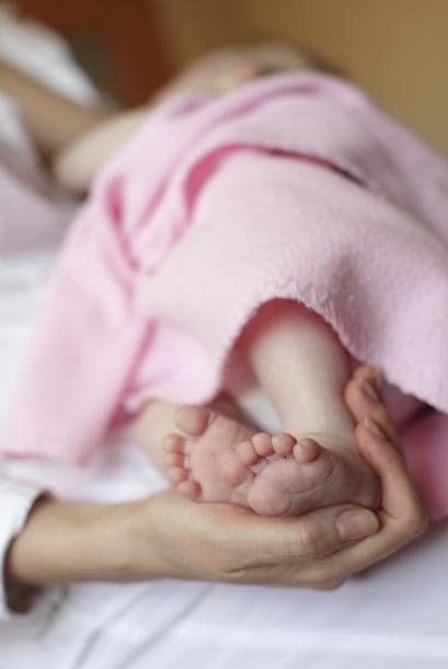 Ten en cuenta que amamantar es el método más recomendable para la salud del niño (y la tuya), asegura Diane Bahr, especialista en desarrollo infantil y creadora del sitio Ages and Stages.