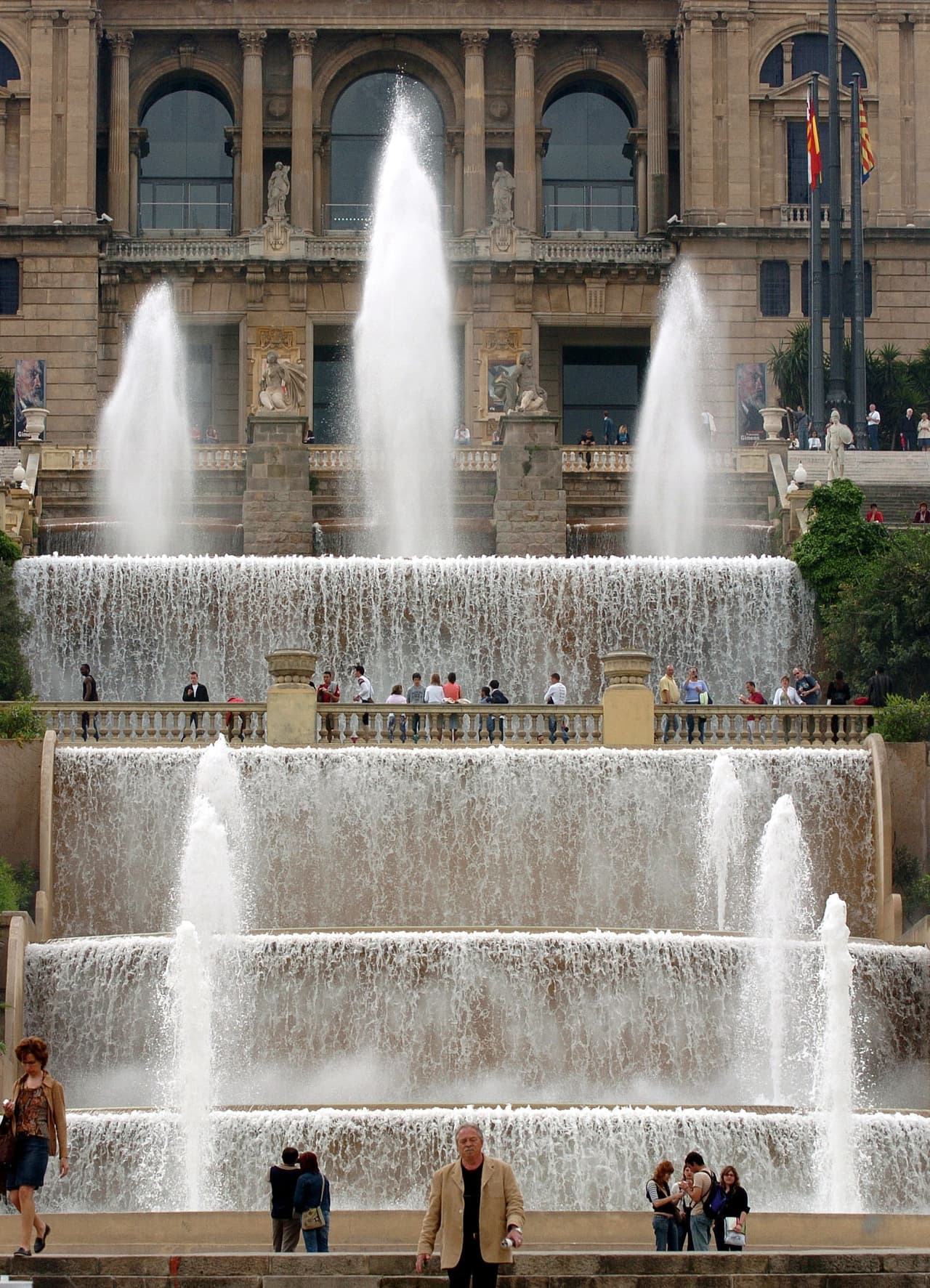The fountain at the Montjuic Palace. EFE/Julián Martín
<br>