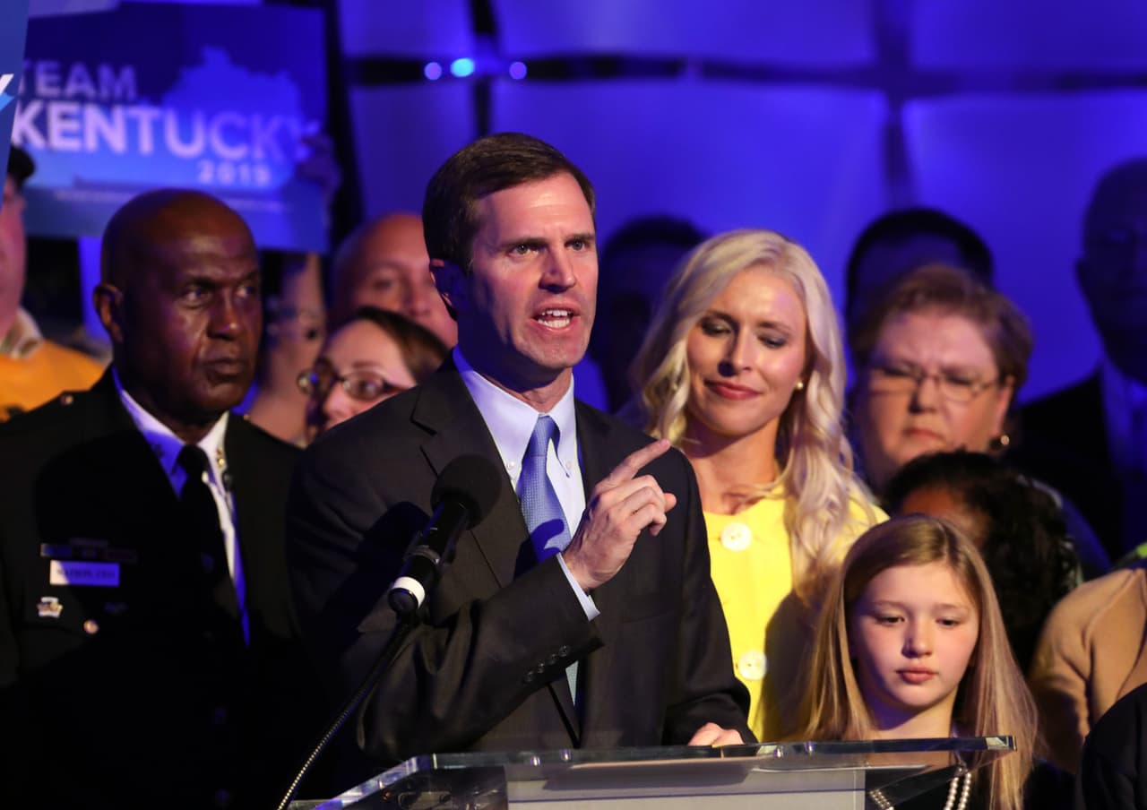✅ 
<b>Kentucky |</b> FEMA anunció el 21 de agosto de la aprobación de fondos para este estado. En la foto, su gobernador, el demócrata Andy Beshear, en un evento el 5 de noviembre del año pasado.
