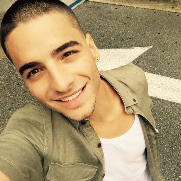 Y con esa sonrisa que derrite a cualquiera. Bonus: ¡pre-barba!