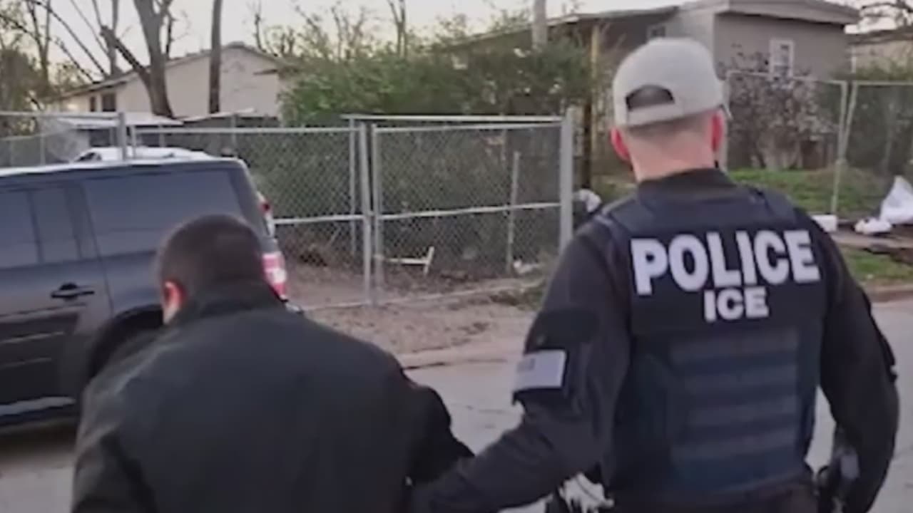 Familia busca desesperadamente a sus integrantes detenidas aparentemente por ICE cuando iban al trabajo