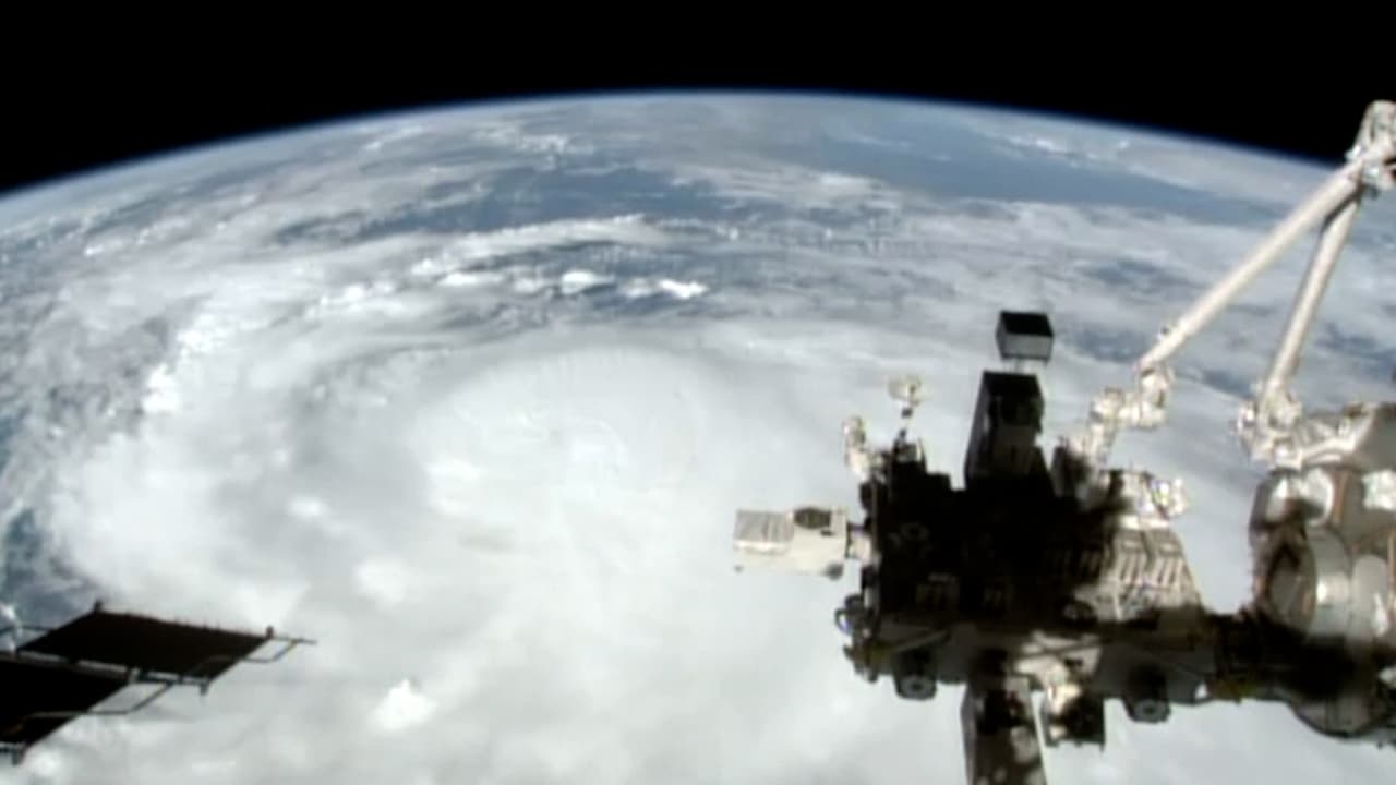 📹 Un huracán de categoría 3 es aquel que tiene vientos sostenidos de entre 111 mph y hasta 129 mph y son considerados grandes huracanes por su peligrosidad y los daños que pueden causar. 
<a href="https://www.univision.com/noticias/meteorologia/en-vivo-ultimas-noticias-huracan-idalia-florida" target="_blank">Sigue las últimas noticias en Univision.</a>