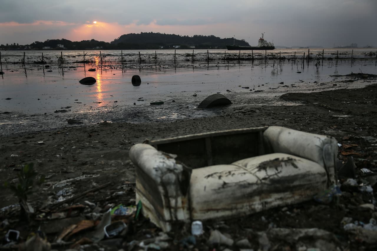 Un Río de aguas sucias