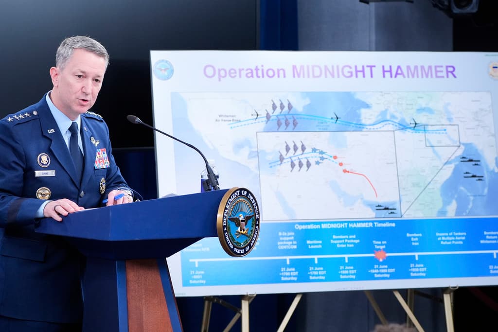 El jefe del Estado Mayor Conjunto, el general Dan Caine, durante la conferencia de prensa de este domingo dando más detalles sobre la llamada operación 'Midnight Hammer'.