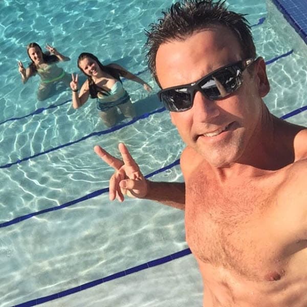 Desde muy chicas, las gemelas saben de su origen ruso y que fueron adoptadas por Carlos y Verónica.