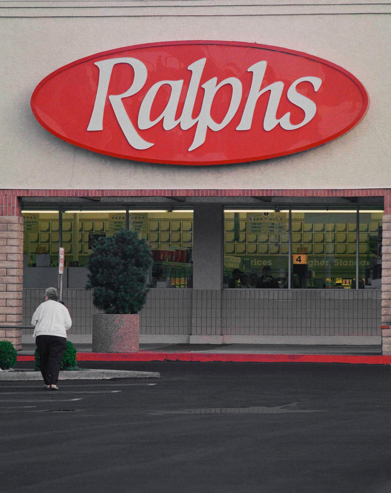 <b><a href="https://jobs.kroger.com/ralphs/go/Ralphs/571600/#job-table" target="_blank">Ralphs</a></b>:
<br>Anunció que está ofreciendo decenas de empleos en California. Las posiciones van desde operadores de comercio electrónico, atención al cliente, almacenador, supervisor de almacén entre otros.