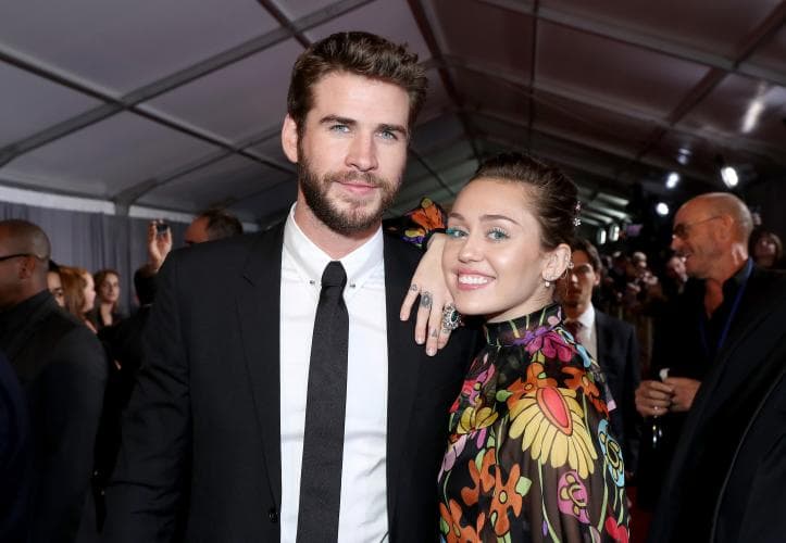 En 2012 Liam Hemsworth le propuso matrimonio por primera vez a Miley Cyrus, pero en 2013 se separaron y los planes de llegar al altar se cancelaron.