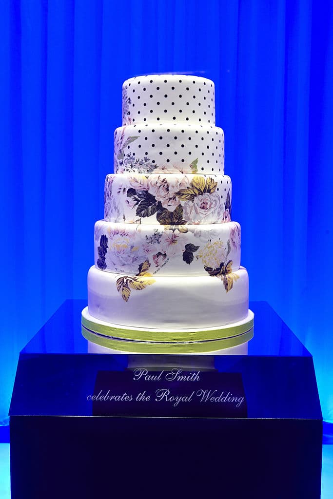 Las tortas pintadas también gustan mucho por estos días. Son verdaderas obras de arte pintadas a mano con pintura completamente comestible. Los estilos abarcan una gama tan amplia como lo es el arte mismo, de modo que mientras tengan que ver con la personalidad de los novios, van bien en cualquier tipo de boda.