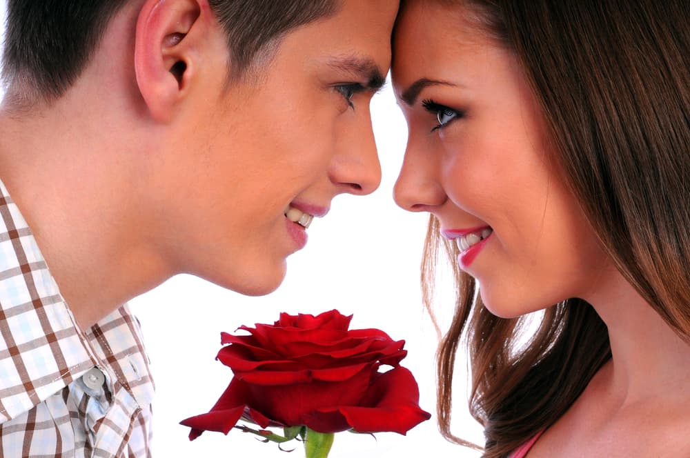 En cuestiones sentimentales, ariano, has echado a andar por el hermoso camino del perdón y la reconciliación y a partir de ahora te propones vivir sin que nada perturbe tu felicidad conyugal. Si la impertinencia u observaciones de un pariente te molestan, no los escuches. Ahora abundarán las personas entrometidas y chismosas queriendo controlarte, lo cual, en tu caso, es bien difícil pues eres Aries, el número uno del zodíaco.