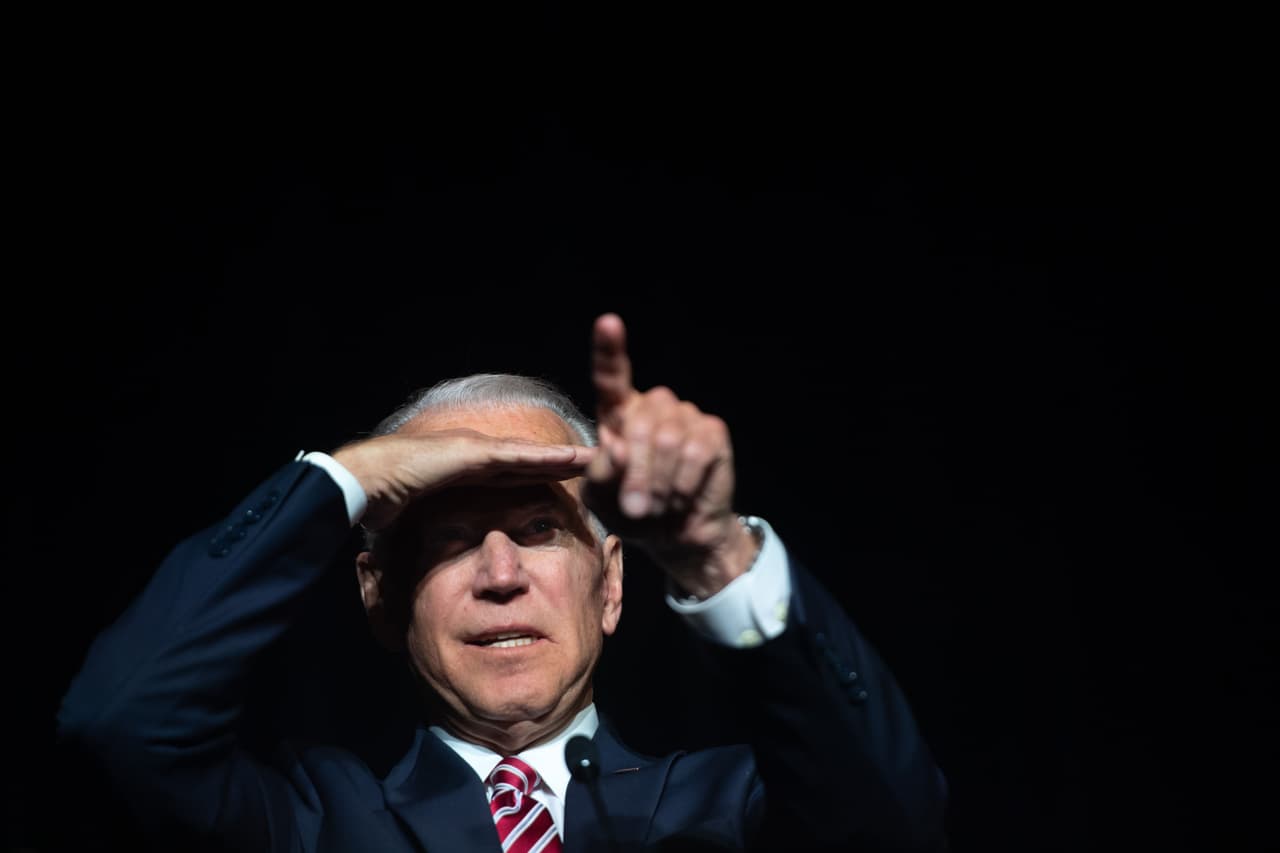 Cómo las tradicionales "metidas de pata" de Joe Biden afectarán su aspiración a la Casa Blanca