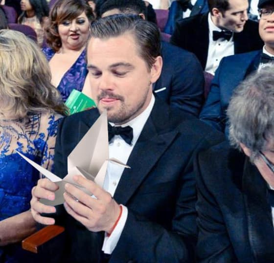 Mientras tanto él se entretenía así.