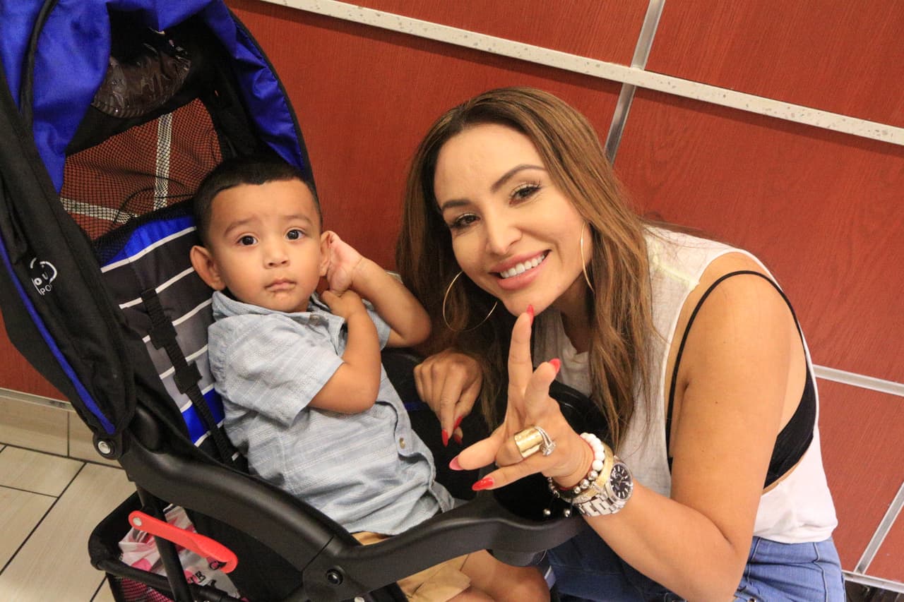 Los tres locutores se fueron a las calles de Dallas y tuvieron la oportunidad de conocer algunos de sus seguidores.