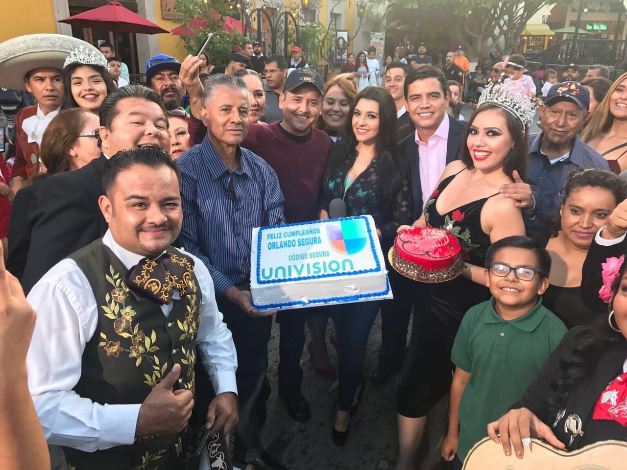 No cabe duda de que Orlando Segura estuvo muy consentido. ¡Felicidades adelantadas!